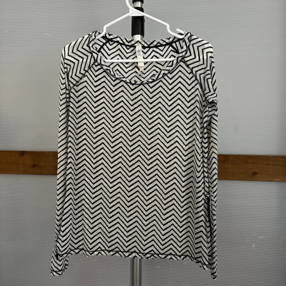 Lululemon Presence of Mind Long Sleeve Top Textured Chevron Burnout Black Sz 6